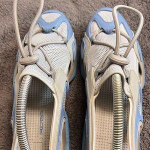 Women Sport outdoor shoes Size 7